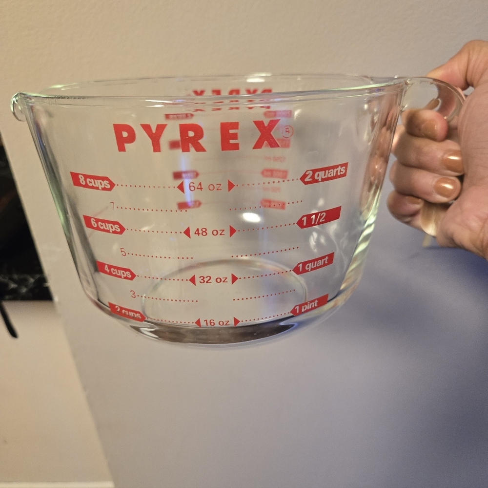 PYREX 8-Cup 64 Oz Glass Measuring Cup Mixing Bowl Red Letter No Lid Made in USA